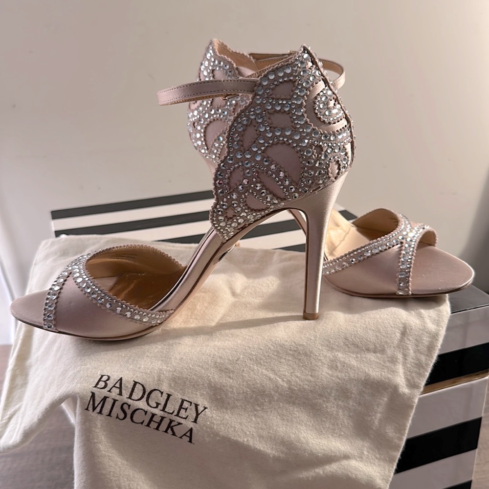 Elegant  BADGLEY MISCHKA Roxy Sandals.
